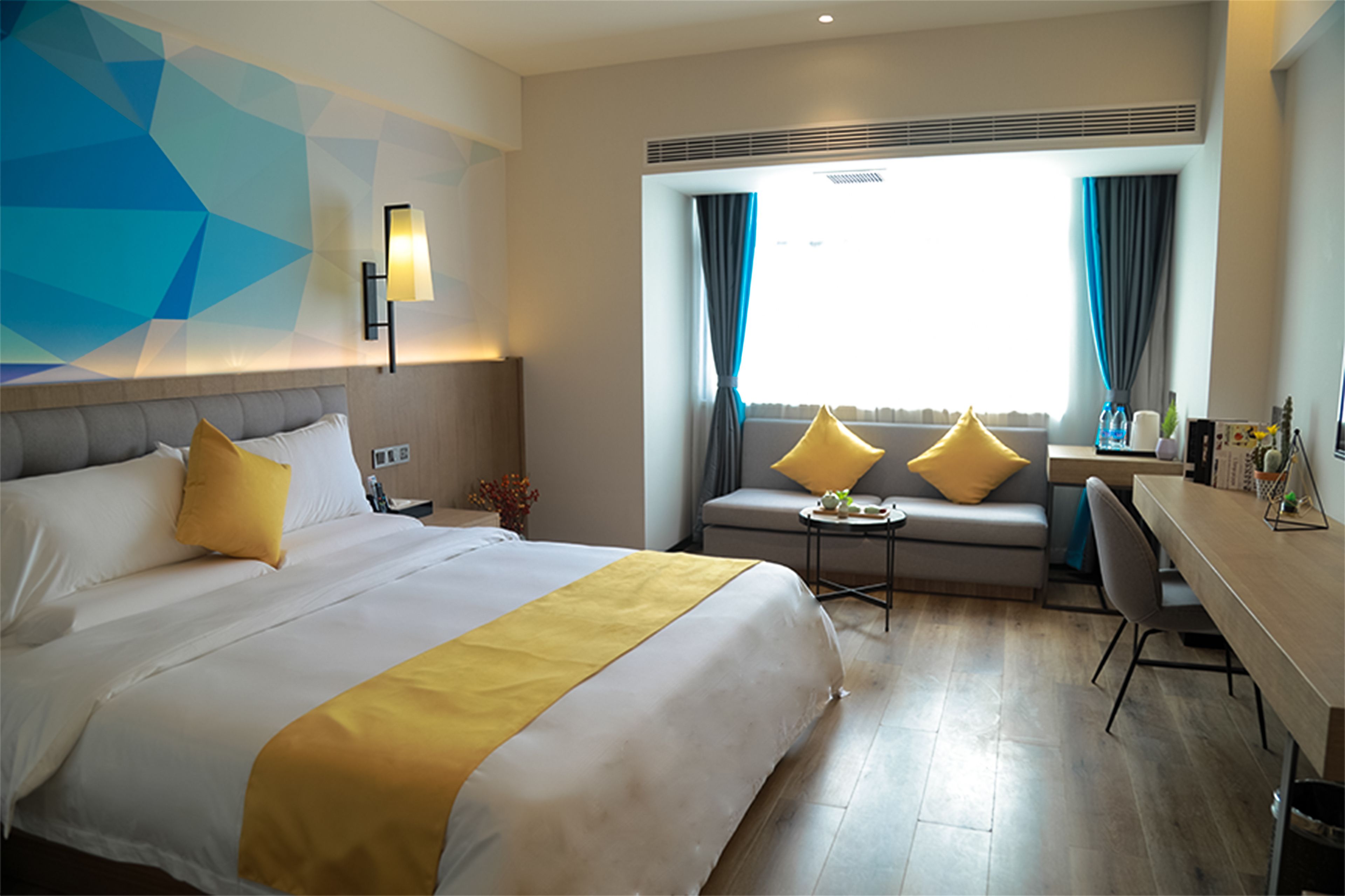 comfort double room(chinese domestic guests only) | minibar, desk, blackout curtains, free wifi