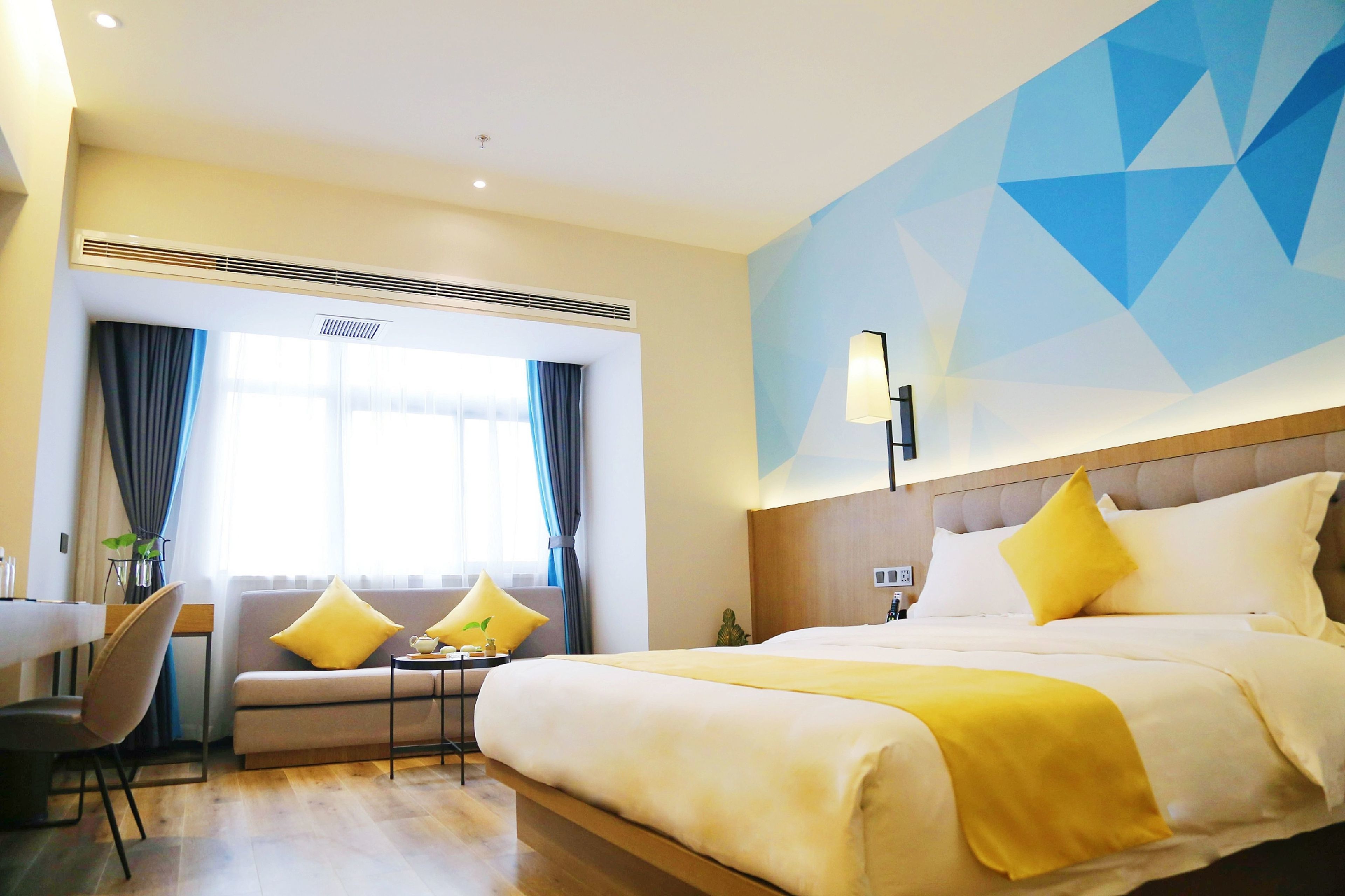 comfort double room(chinese domestic guests only) | minibar, desk, blackout curtains, free wifi