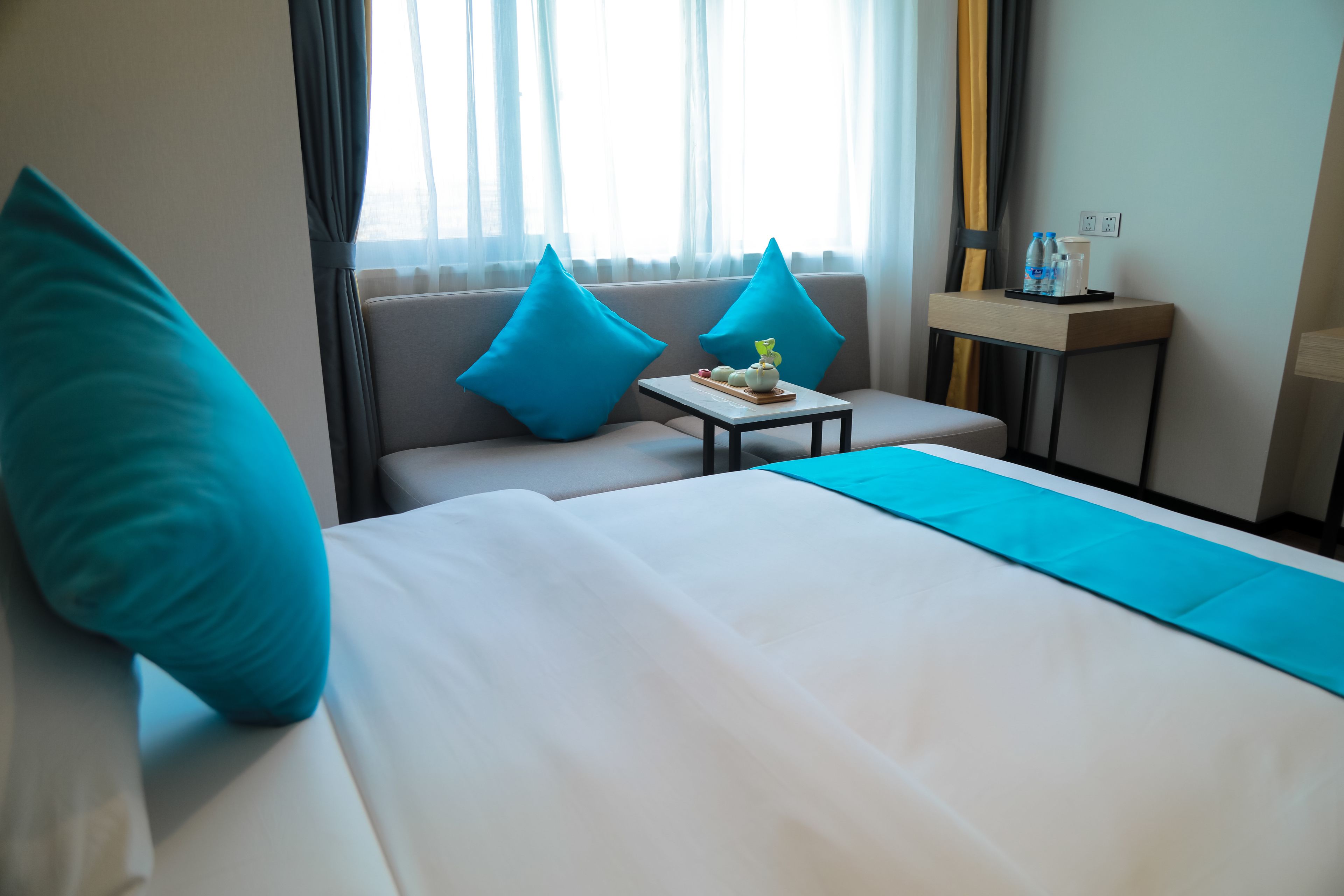 standard double room(chinese domestic guests only) | minibar, desk, blackout curtains, free wifi