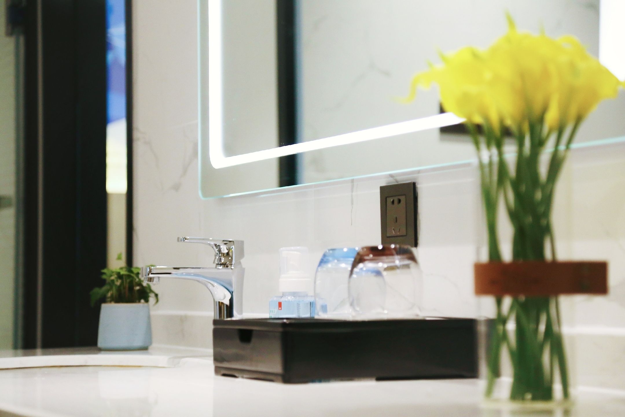 comfort double room(chinese domestic guests only) | bathroom | free toiletries, hair dryer, slippers