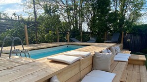 A wooden deck with a pool, lounge chairs, and a wooden pergola. - Luxury villa in Sorrento Coast | Strategic location (Sant'Agata sui Due Golfi)