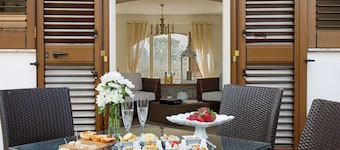 Luxury villa in Sorrento Coast | Strategic location