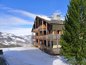 Exterior - Beautiful apartment for 4 guests with WIFI, TV, balcony, pets allowed and panoramic view (Bürchen)