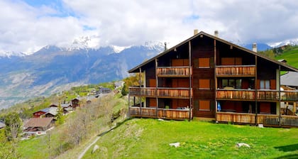 Confortable appartement pour 4 personnes avec WIFI, TV, balcon, animaux admis et vue panoramique