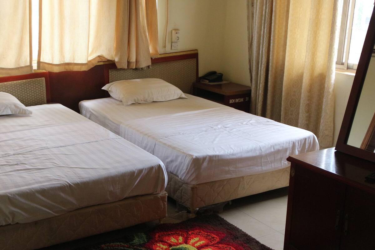Standardzimmer, 1 Einzelbett | Schreibtisch, Verdunkelungsvorhänge, kostenloses WLAN, Bettwäsche