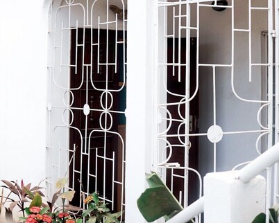 Beautiful furnished four bedroom house fitted with WIFI and exterior CCTV camera