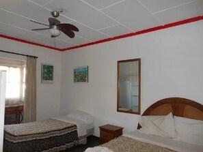 Familienzimmer, Stadtblick | 1 Schlafzimmer, Bügeleisen/Bügelbrett, kostenloses WLAN, Bettwäsche