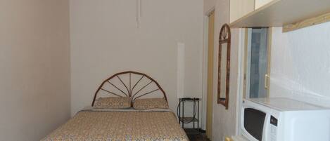 1 chambre, fer et planche Ă repasser, Wi-Fi gratuit, draps fournis