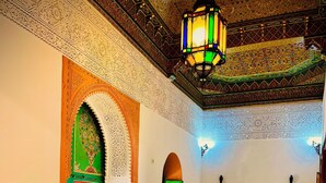 المنشأة من الداخل