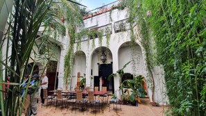 Outdoor dining - 19th century traditional Riad located in the heart of the medina (Marrakech)