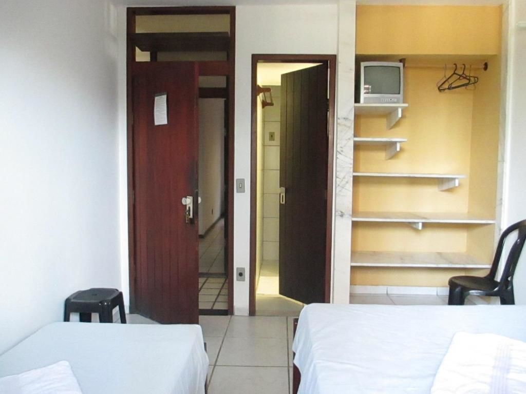 Triple Room | Iron/ironing board, bed sheets