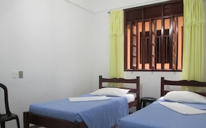 Triple Room | Iron/ironing board, bed sheets