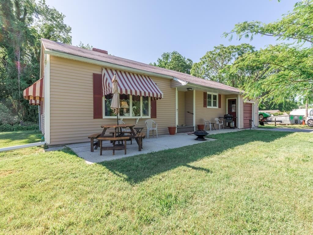 Pet Friendly 3 Bedroom 5 Minutes to Town.