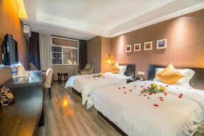 Business Twin Room(Chinese Domestic Guests Only) | Minibar, blackout drapes, free WiFi
