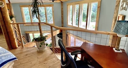 Hen House: Lähellä USAFA: n ja renessanssin festivaalia
