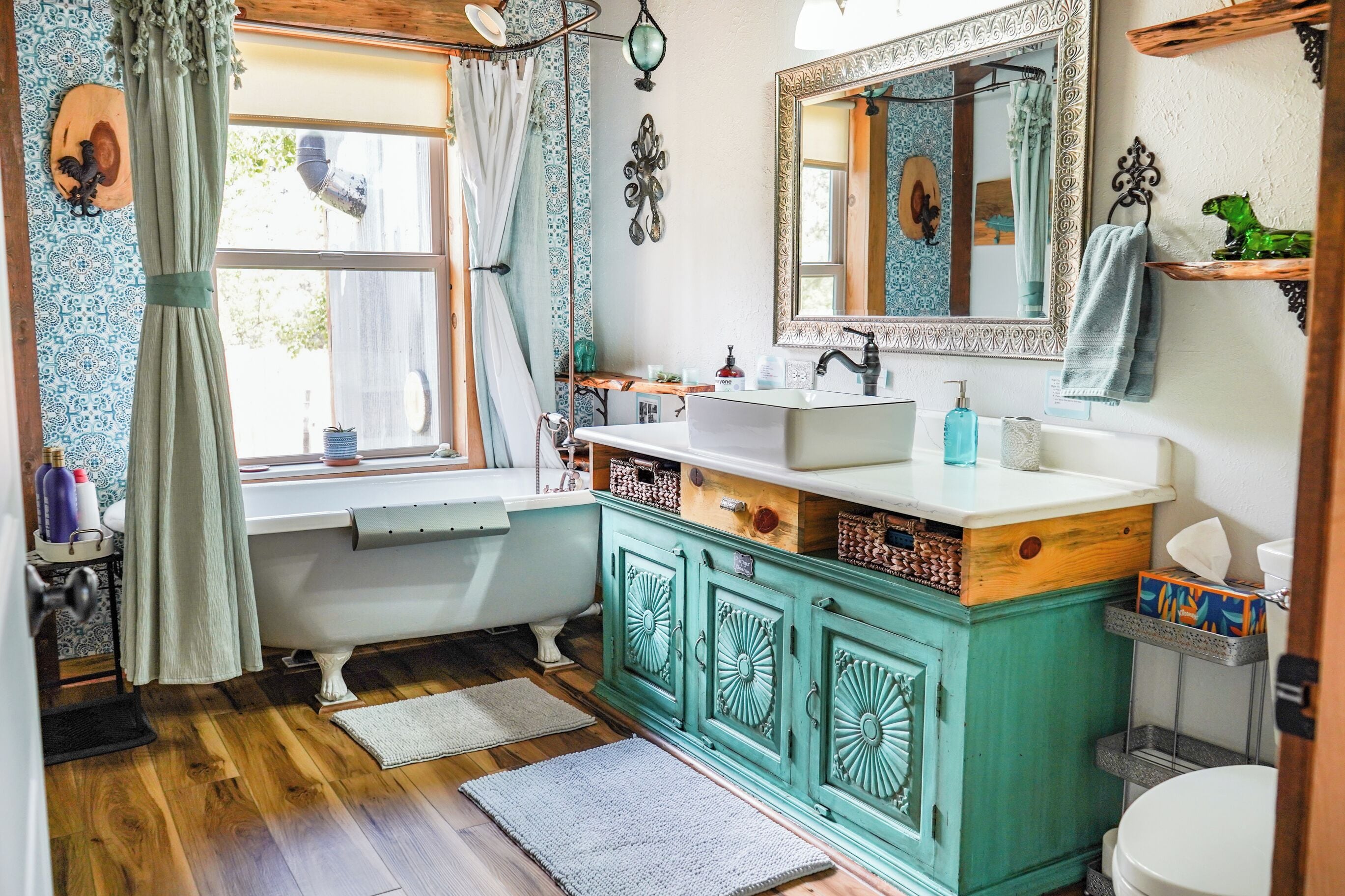 Combined shower/tub, hair dryer, towels, soap