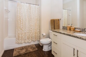 Stadtwohnung, 4 Schlafzimmer | Badezimmer