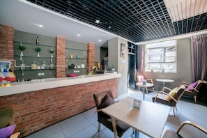 Se ofrece un desayuno bufé (15 CNY por persona)