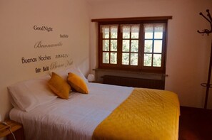 Apartment, 2 Bedrooms | Iron/ironing board, free WiFi, bed sheets - Gold Cave Case Vacanza (Traves)