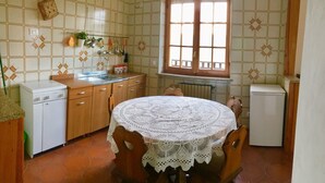 Apartemen, 2 kamar tidur | Makan di kamar