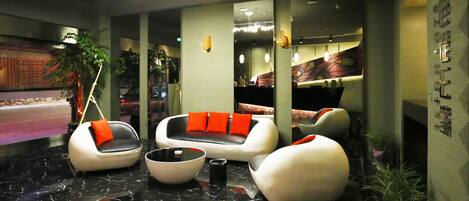 Coin salon dans le hall