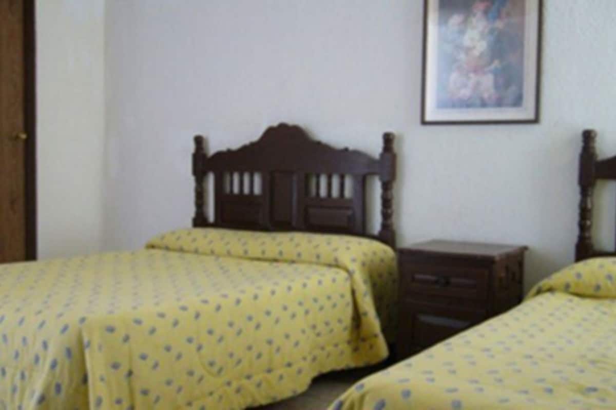 Business Suite, 2 Twin Beds, City View | Egyptian cotton sheets, premium bedding, free WiFi, bed sheets