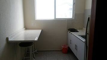 Fridge, cookware/dishes/utensils