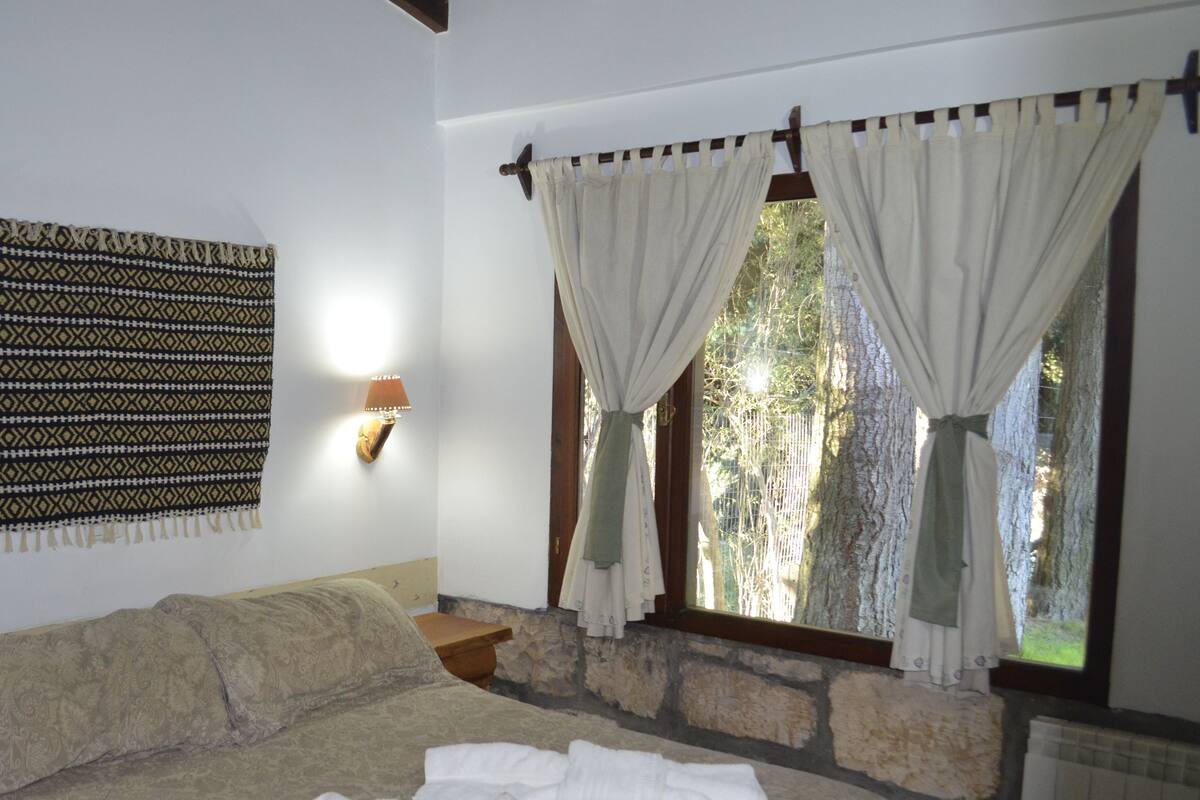 Apartemen, 3 kamar tidur | Brankas, setrika/meja setrika, Wi-Fi gratis, dan seprai linen