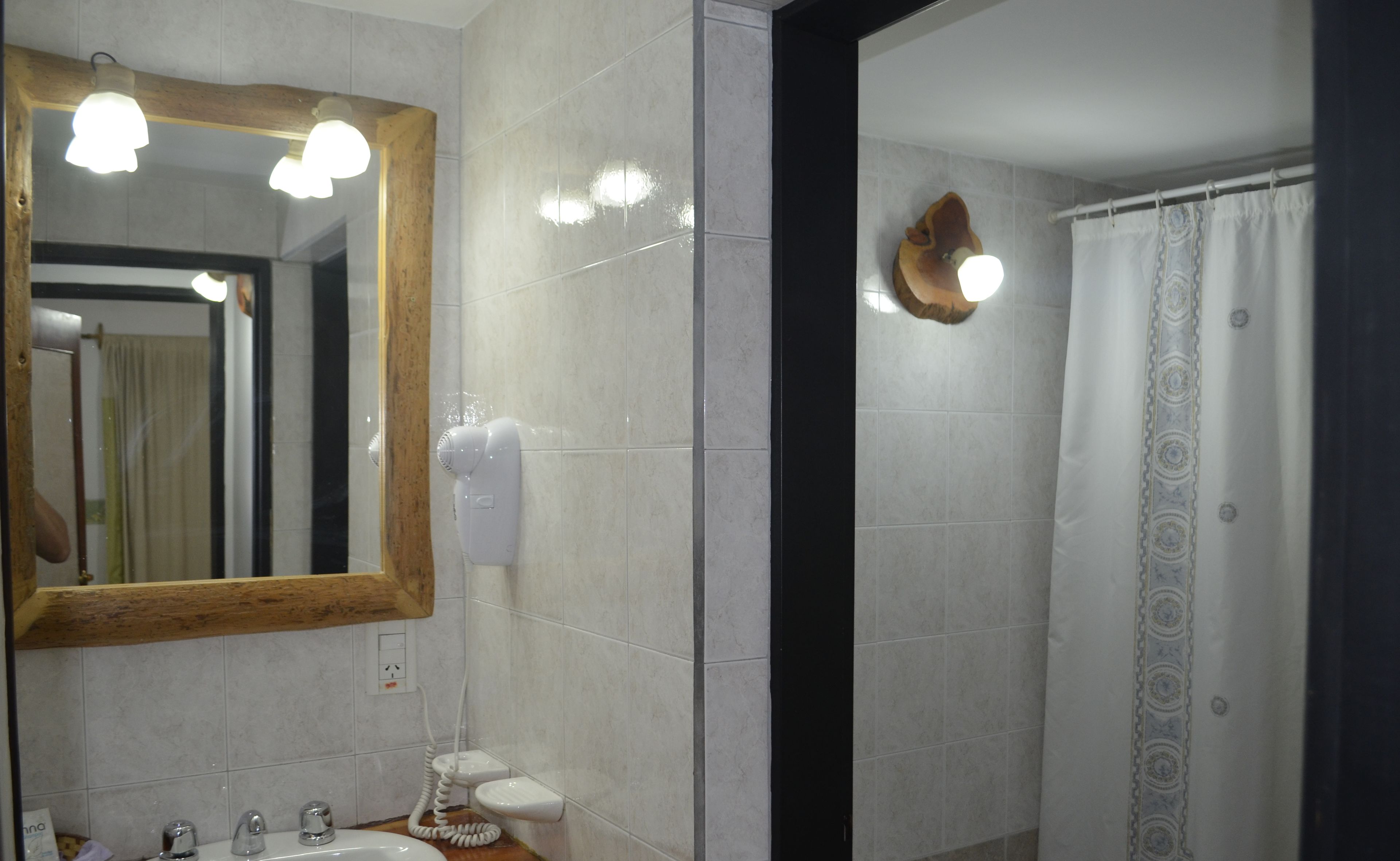 Bañera con ducha, bañera profunda, cabezal de ducha tipo lluvia