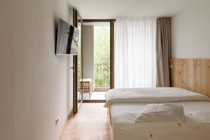 Superior Single Room | 1 bedroom, down comforters, in-room safe, laptop workspace - Albergo Croce Bianca (Poschiavo)