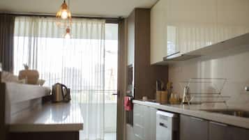 Classic Apartment, Multiple Beds | Private kitchen | Full-size fridge, microwave, oven, stovetop
