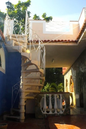 Courtyard - Hostal Haché (Trinidad)