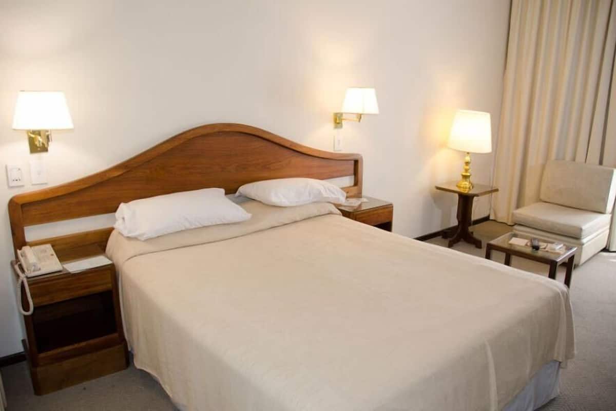 In-room safe, free WiFi, bed sheets