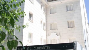 A multi-story hotel with a sign reading "HOTEL CERVANTES" above the entrance. - Hotel Cervantes (Mendoza)