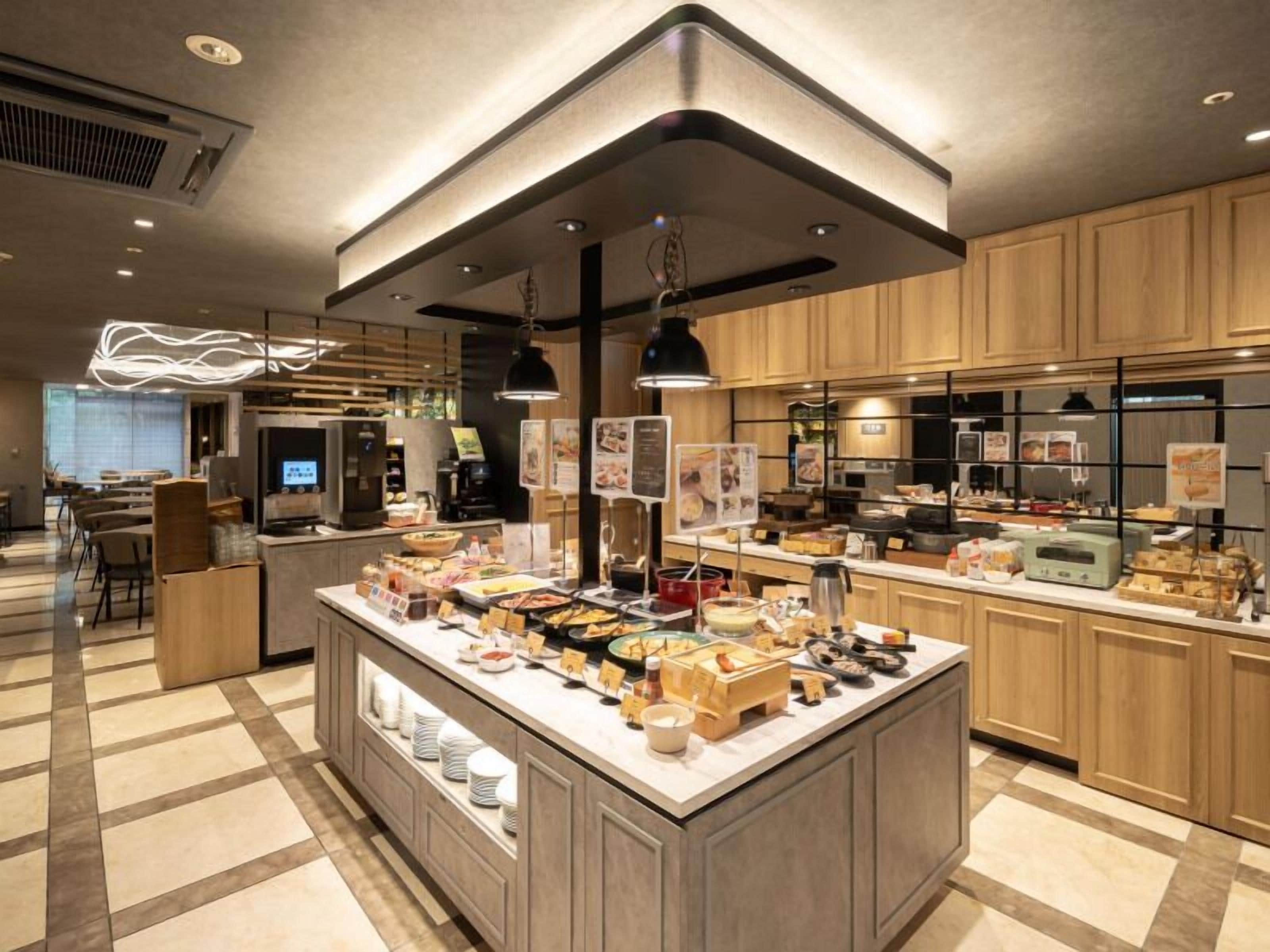 Bữa sáng buffet hàng ngày với phụ phí nhỏ 