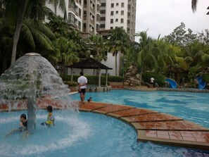 Outdoor pool - Mahkota Hotel Melaka (Family Homestay) (Melaka)