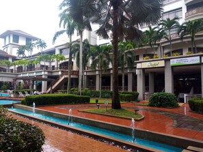 Outdoor pool - Mahkota Hotel Melaka (Family Homestay) (Melaka)