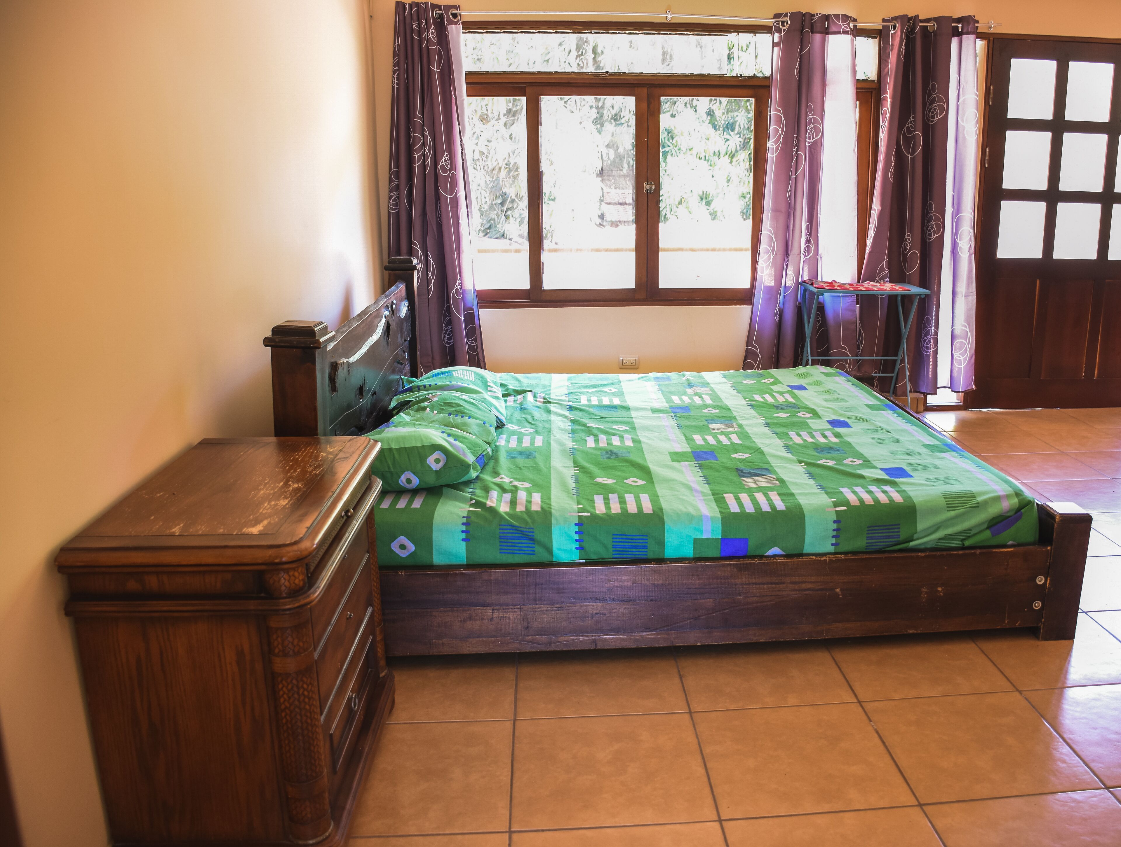 5 slaapkamers, een kluis op de kamer, een strijkplank/strijkijzer, wifi