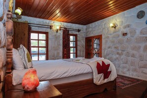 Suite, Jetted Tub | Desk, free WiFi, bed sheets - Aura Cave Suits (Nevsehir)