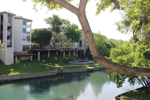 Blue River Condo on the Comal River