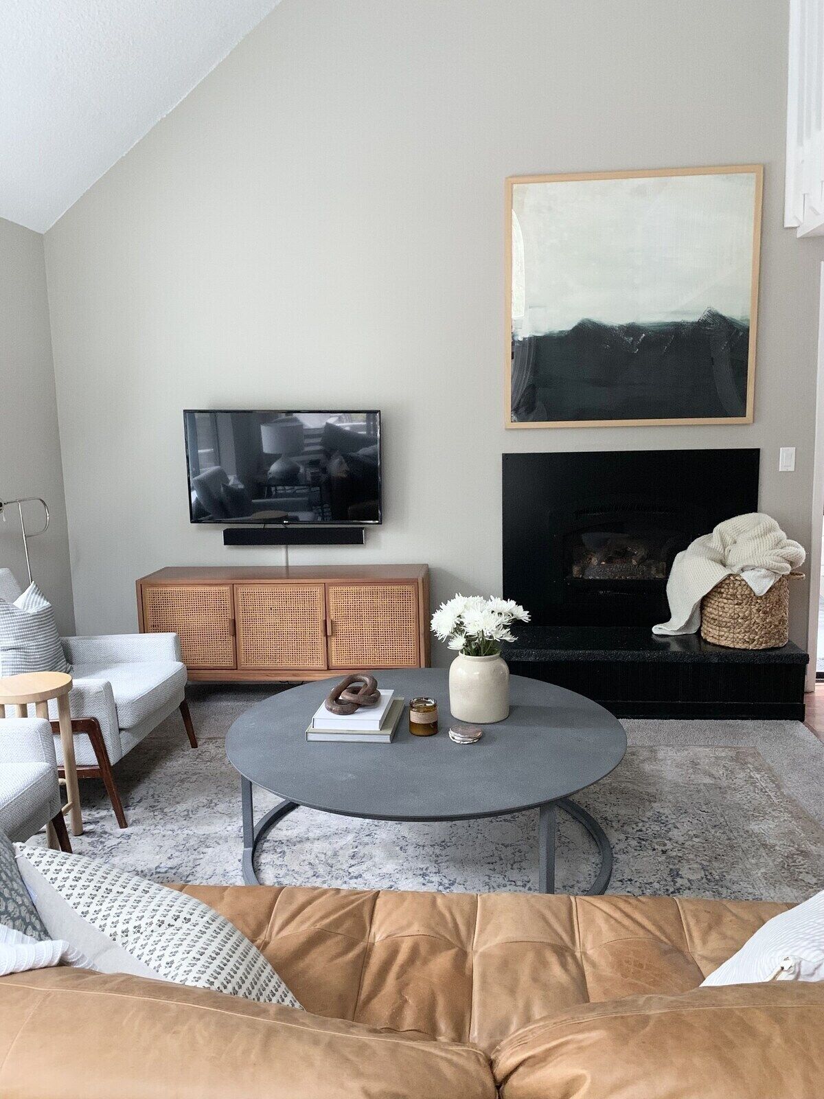 Smart TV, fireplace, table tennis, stereo