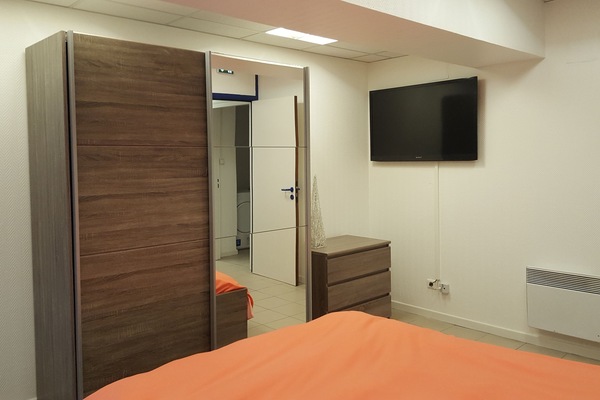 3 slaapkamers, een strijkplank/strijkijzer, gratis wifi, beddengoed