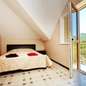 Kahden hengen deluxe-huone | Pimennysverhot, silitysrauta/-lauta, lisävuoteet, ilmainen Wi-Fi