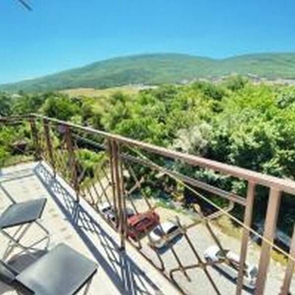 Pimennysverhot, silitysrauta/-lauta, lisävuoteet, ilmainen Wi-Fi