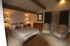 3 Schlafzimmer, Schreibtisch, Bügeleisen/Bügelbrett, kostenloses WLAN