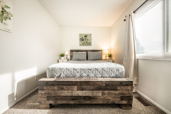 4 室のベッドルーム、アイロン / アイロン台、WiFi、ベッドシーツ