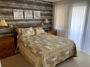 2 slaapkamers, een bureau, een strijkplank/strijkijzer, gratis wifi