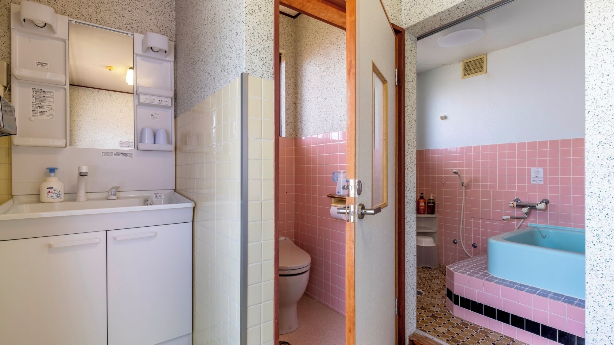 Bathroom | Free toiletries, hair dryer, slippers