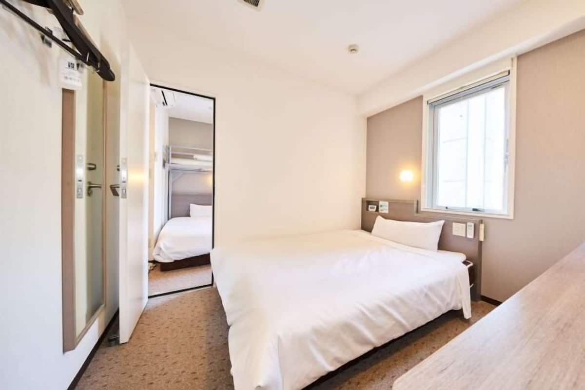 1 Schlafzimmer, Schreibtisch, laptopgeeigneter Arbeitsplatz