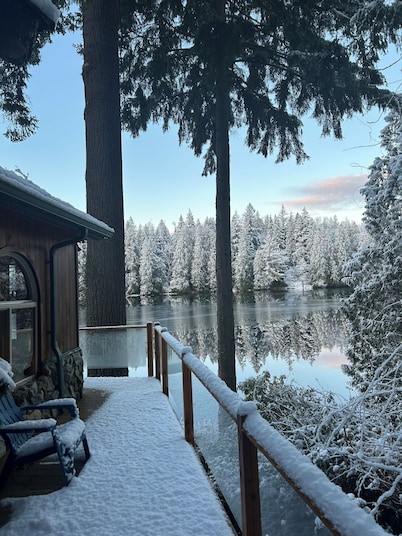 BLUE HYDRANGEA LAKESIDE RETREAT SNOHOMISH WA close to Seattle, Puget Sound